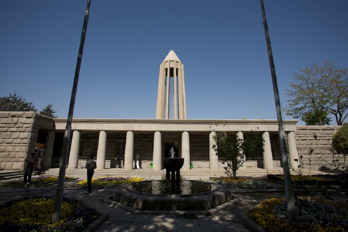 آرامگاه ابوعلی سینا در همدان