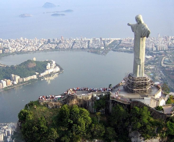 مجسمه سنگی مسیح در برزیل